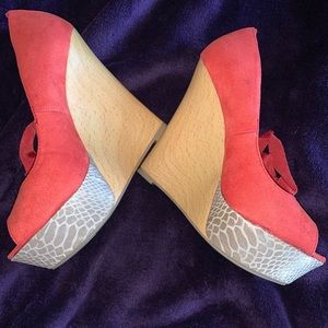 REDUCED!! Jennifer Lopez Espadrille Wedge Pump